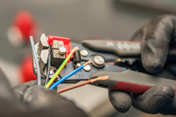 Best Affordable Emergency Electrician  in Crestwood, MO